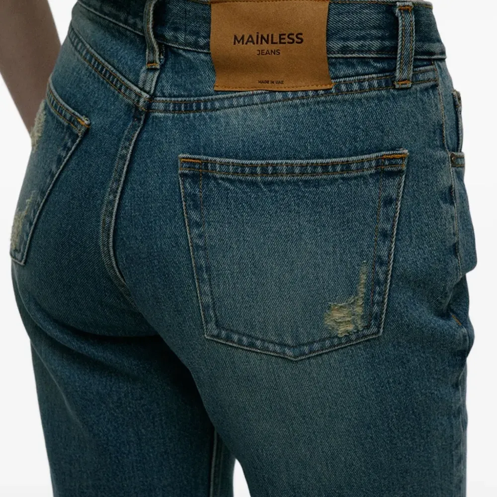 Прямые джинсы с эффектом потертости