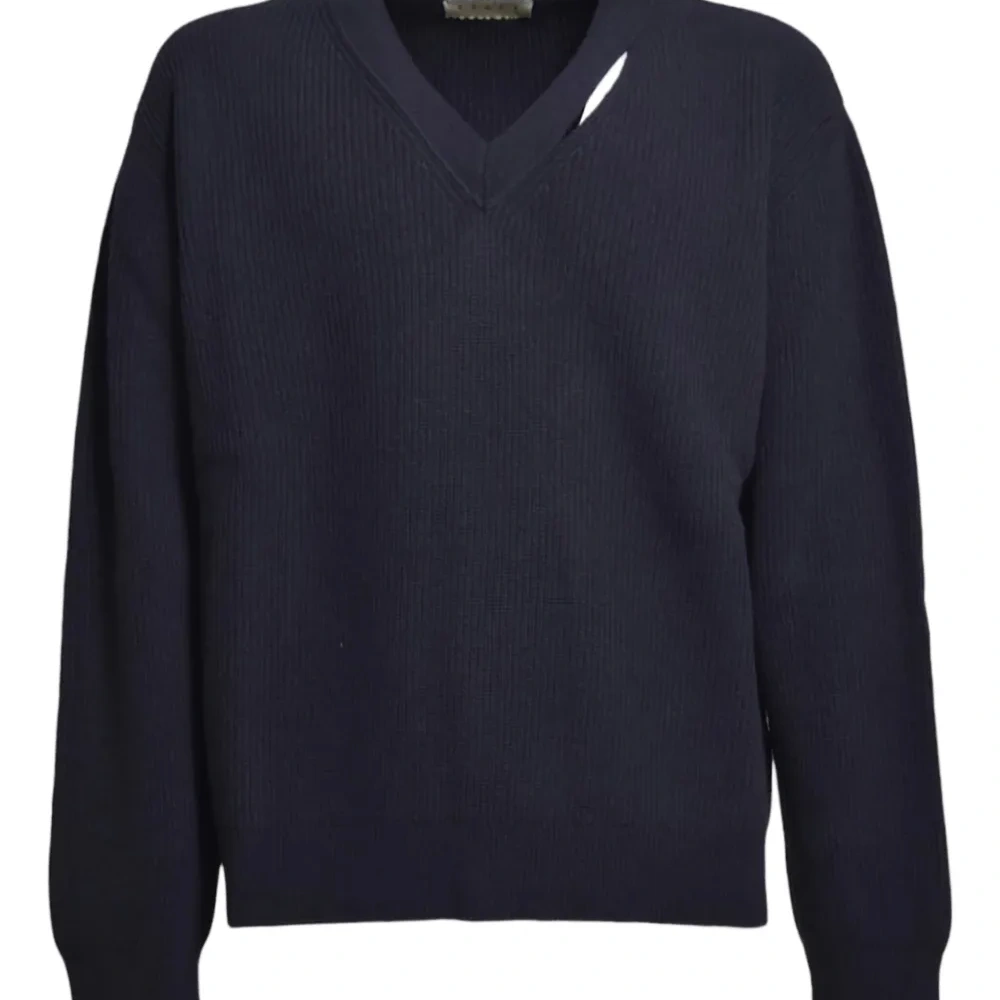 шерстяной свитер с V-образным вырезом