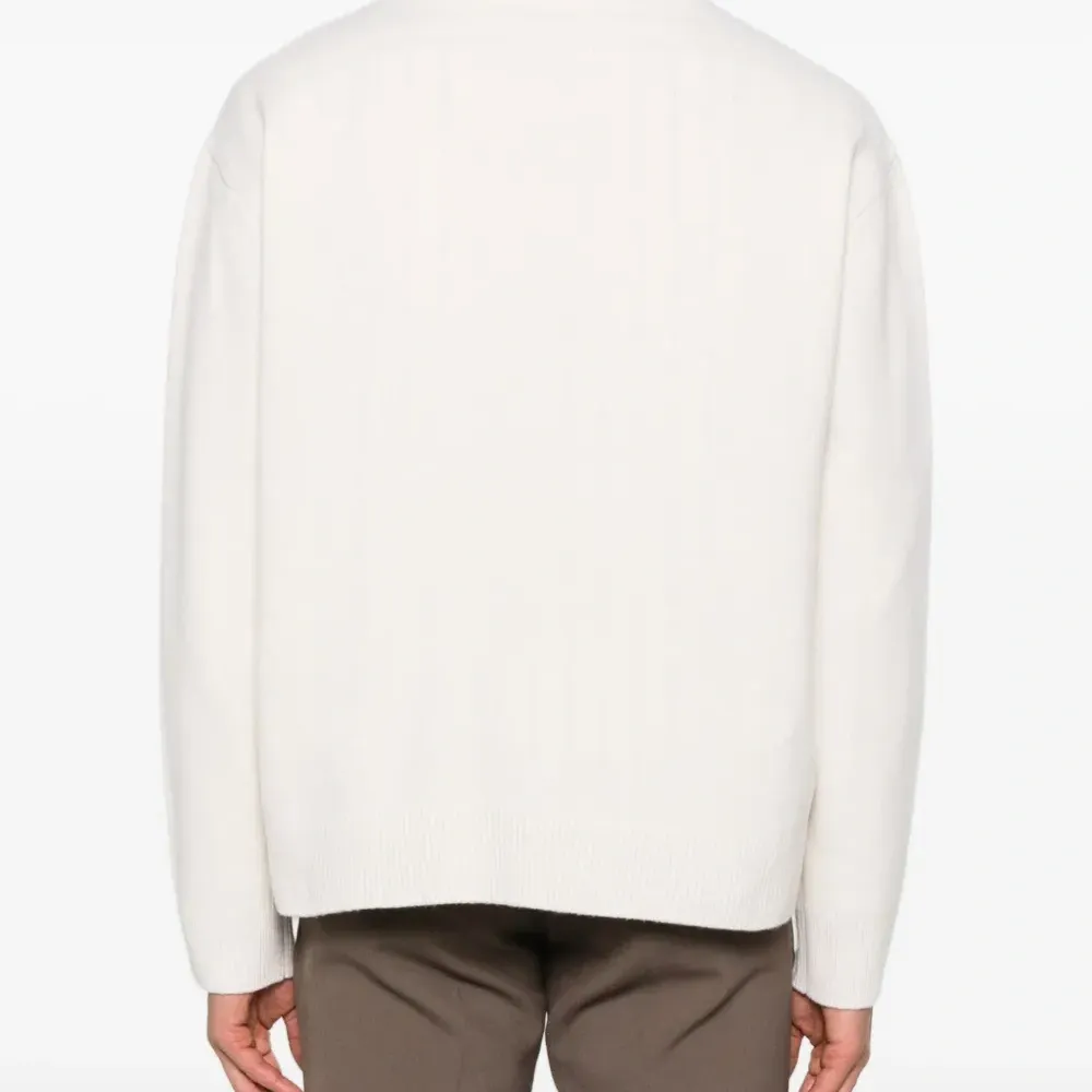 Толстовка с цветочной аппликацией