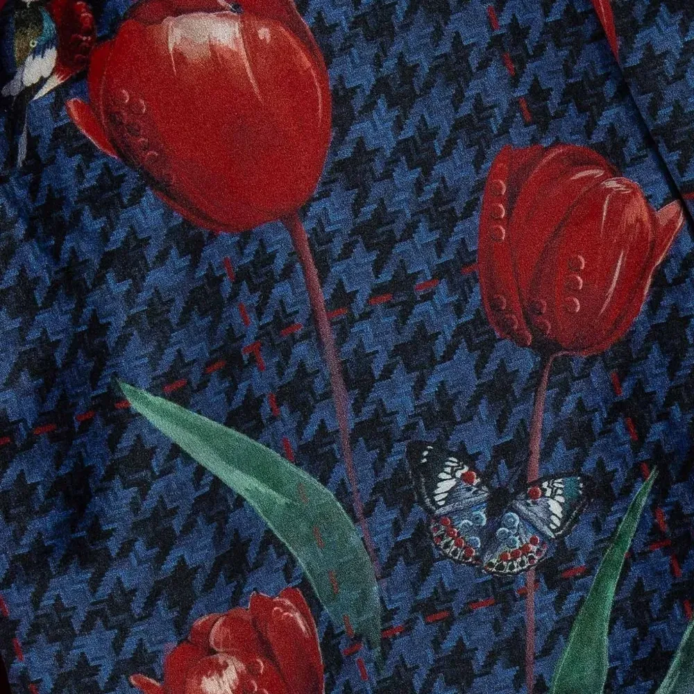 Платье в ломаную клетку с бантом