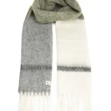 Шарф с бахромой и эффектом омбре Шарф с бахромой и эффектом омбре