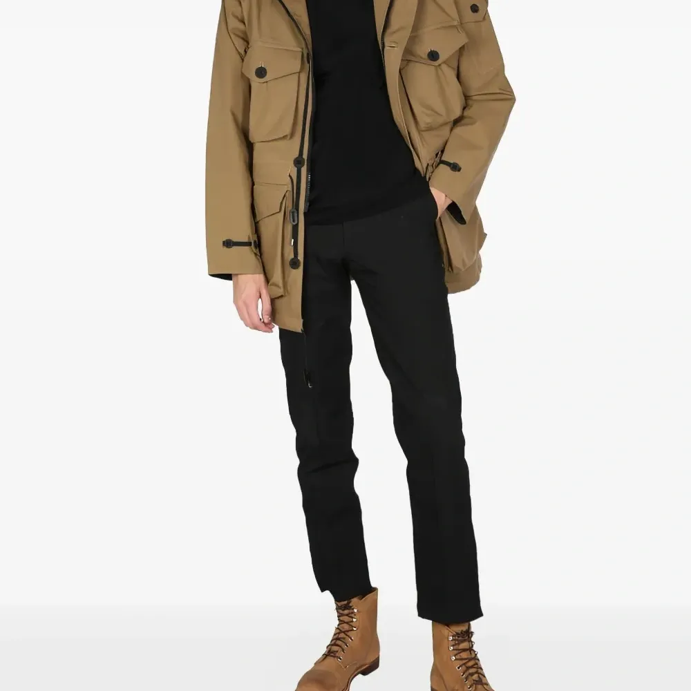 Легкая куртка с карманами