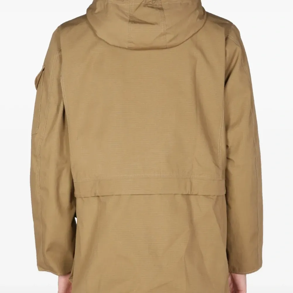 Легкая куртка с карманами