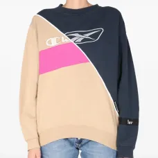 Толстовка в стиле колор-блок с логотипом