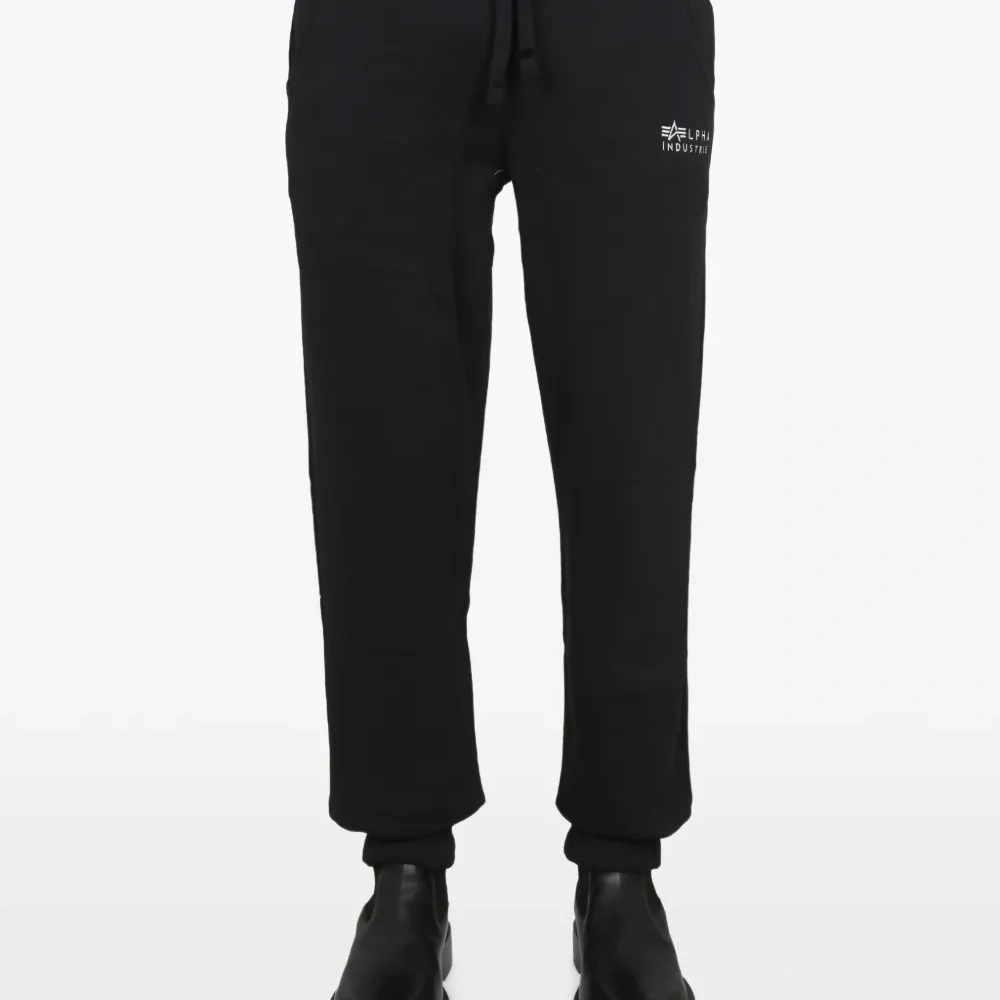 Спортивные брюки с вышитым логотипом