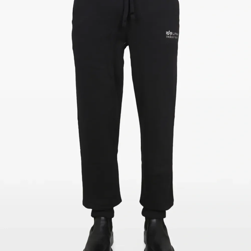 Спортивные брюки с вышитым логотипом