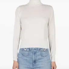 Свитер с высоким воротником