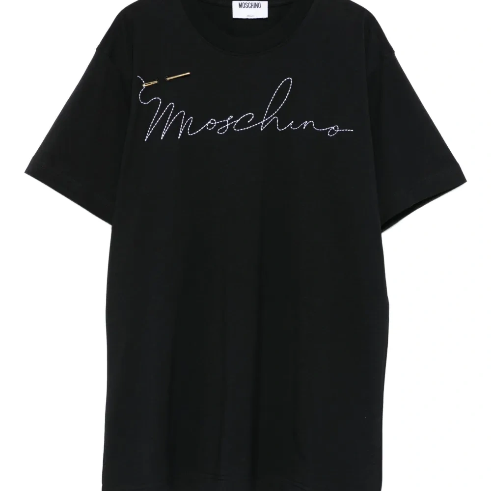 Футболка с вышивкой