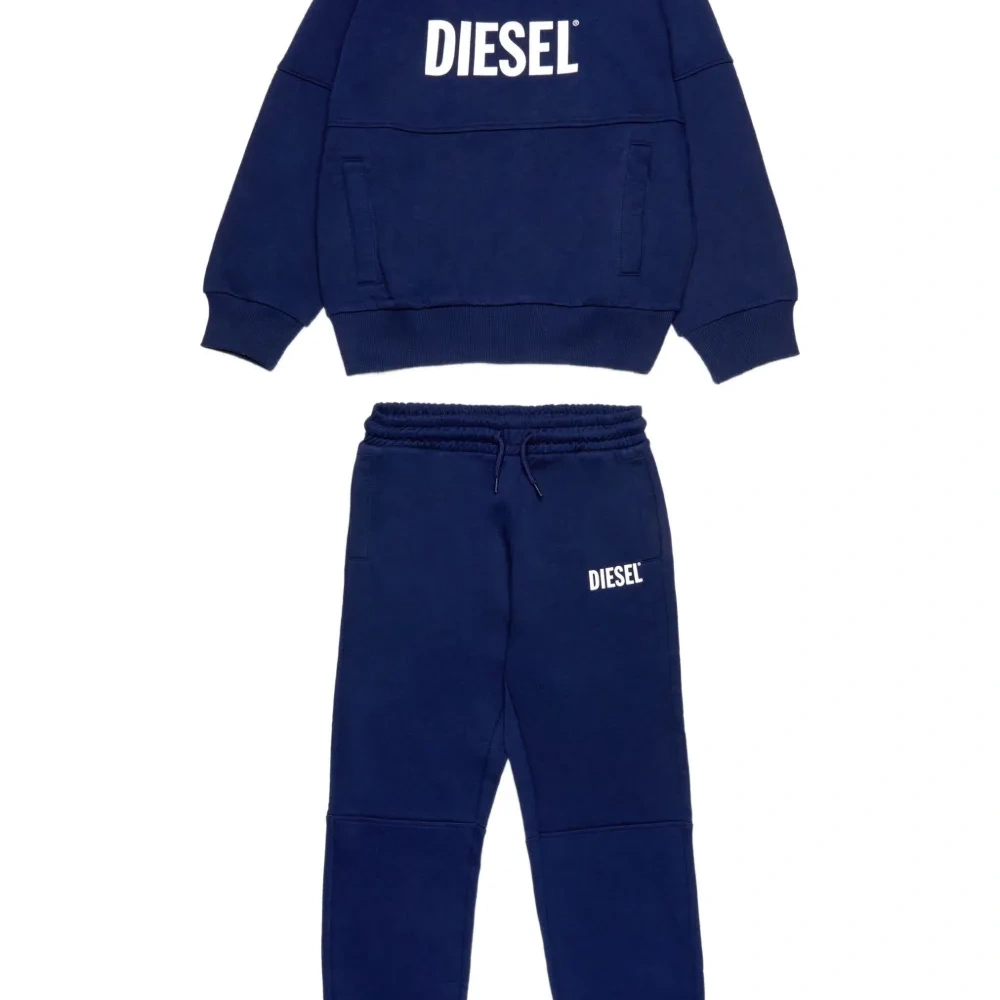 Спортивный костюм с логотипом