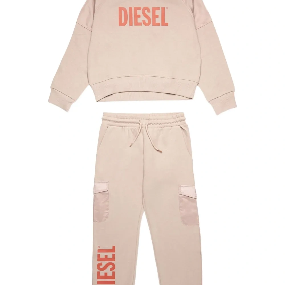 Спортивный костюм с логотипом