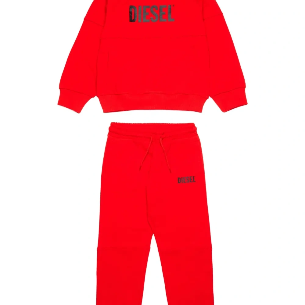 Спортивный костюм с логотипом