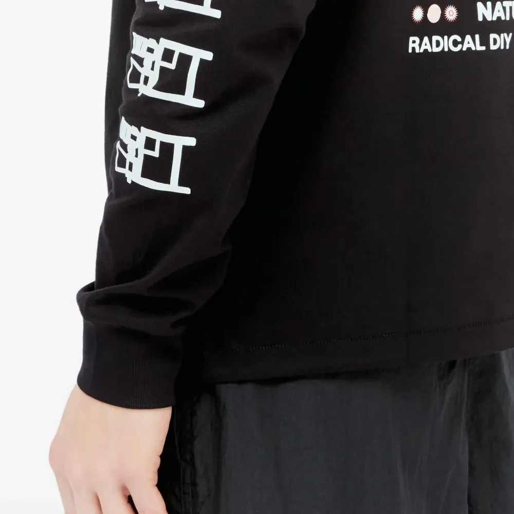 футболка с длинными рукавами и графичным принтом