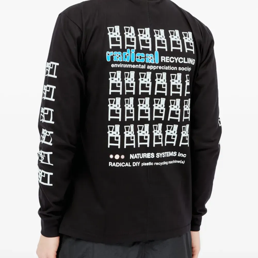 футболка с длинными рукавами и графичным принтом