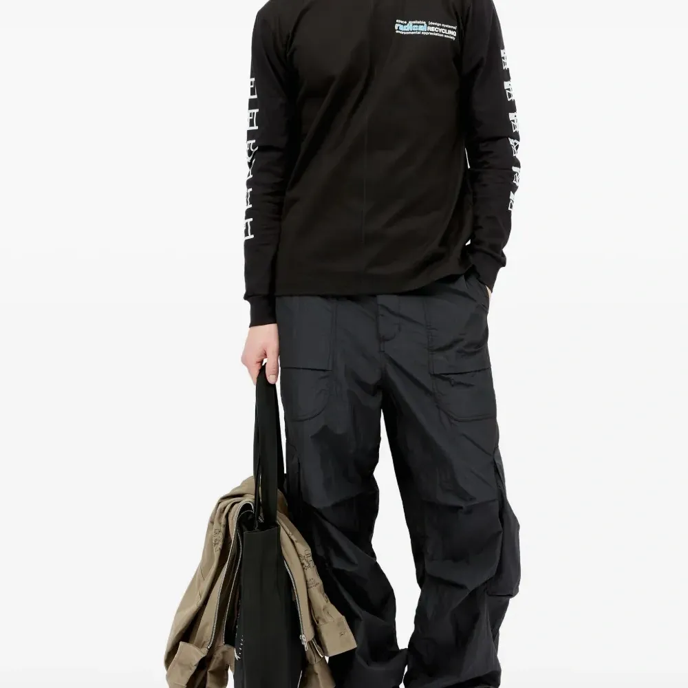 футболка с длинными рукавами и графичным принтом