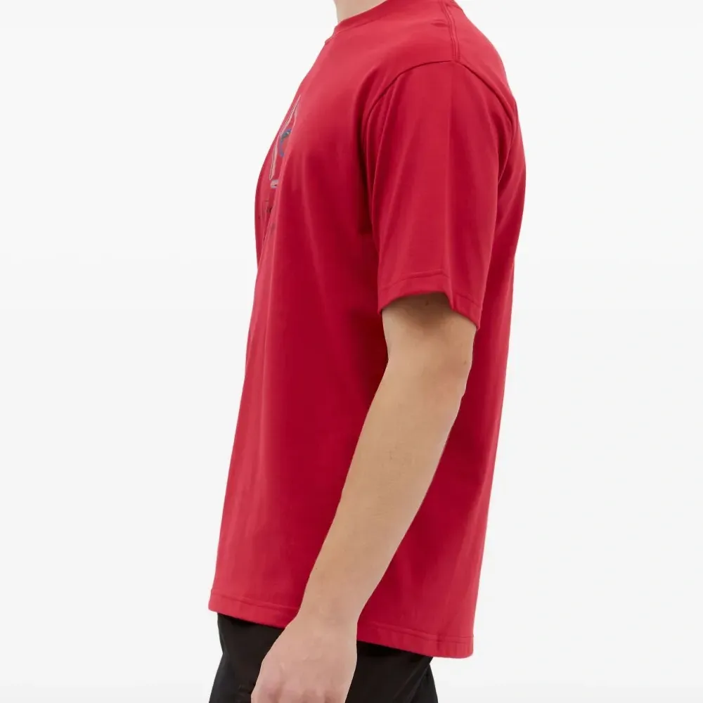 футболка с графичным принтом футболка с графичным принтом