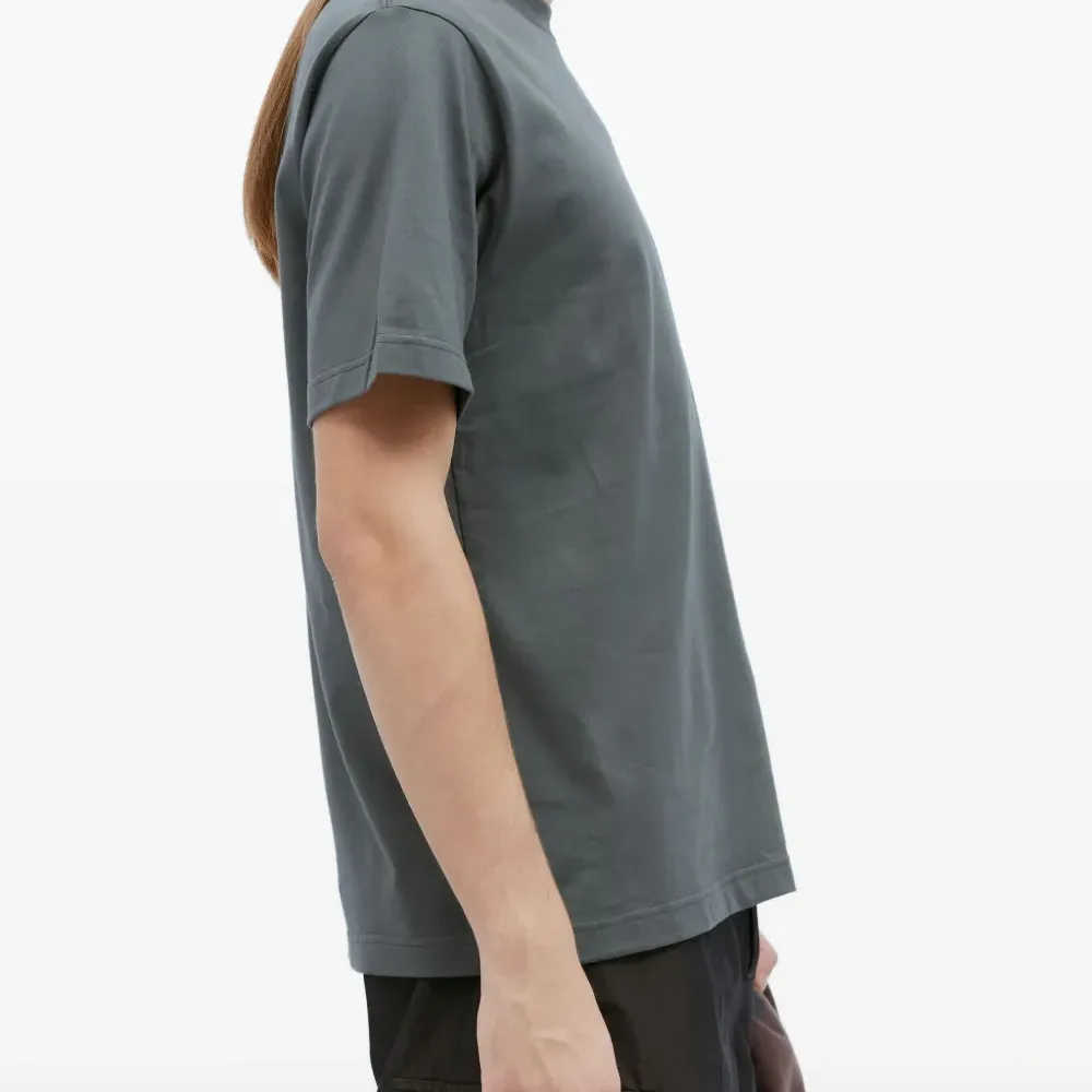 футболка с логотипом футболка с логотипом