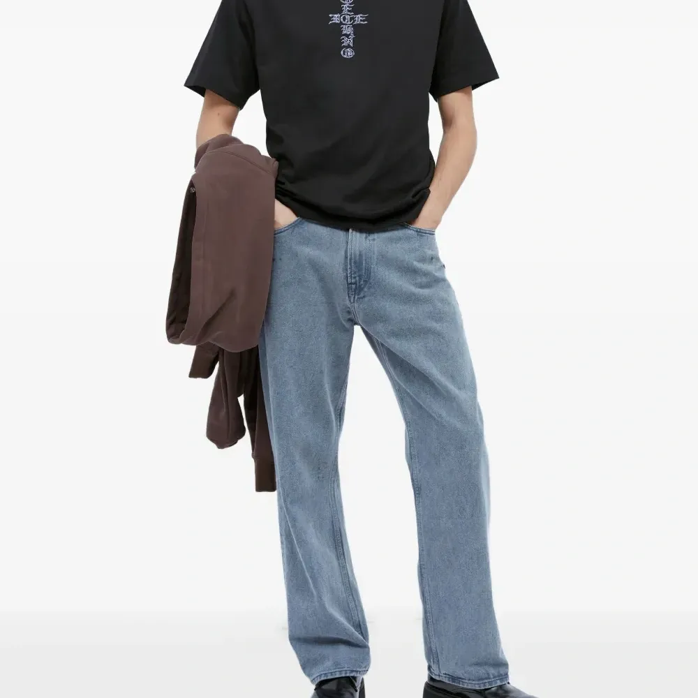 футболка с логотипом