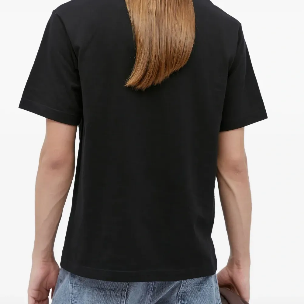 футболка с логотипом