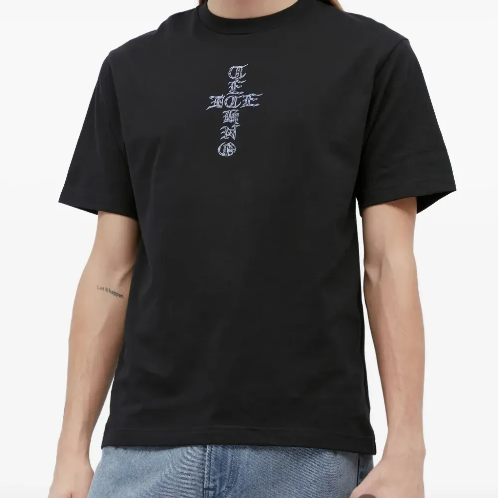 футболка с логотипом