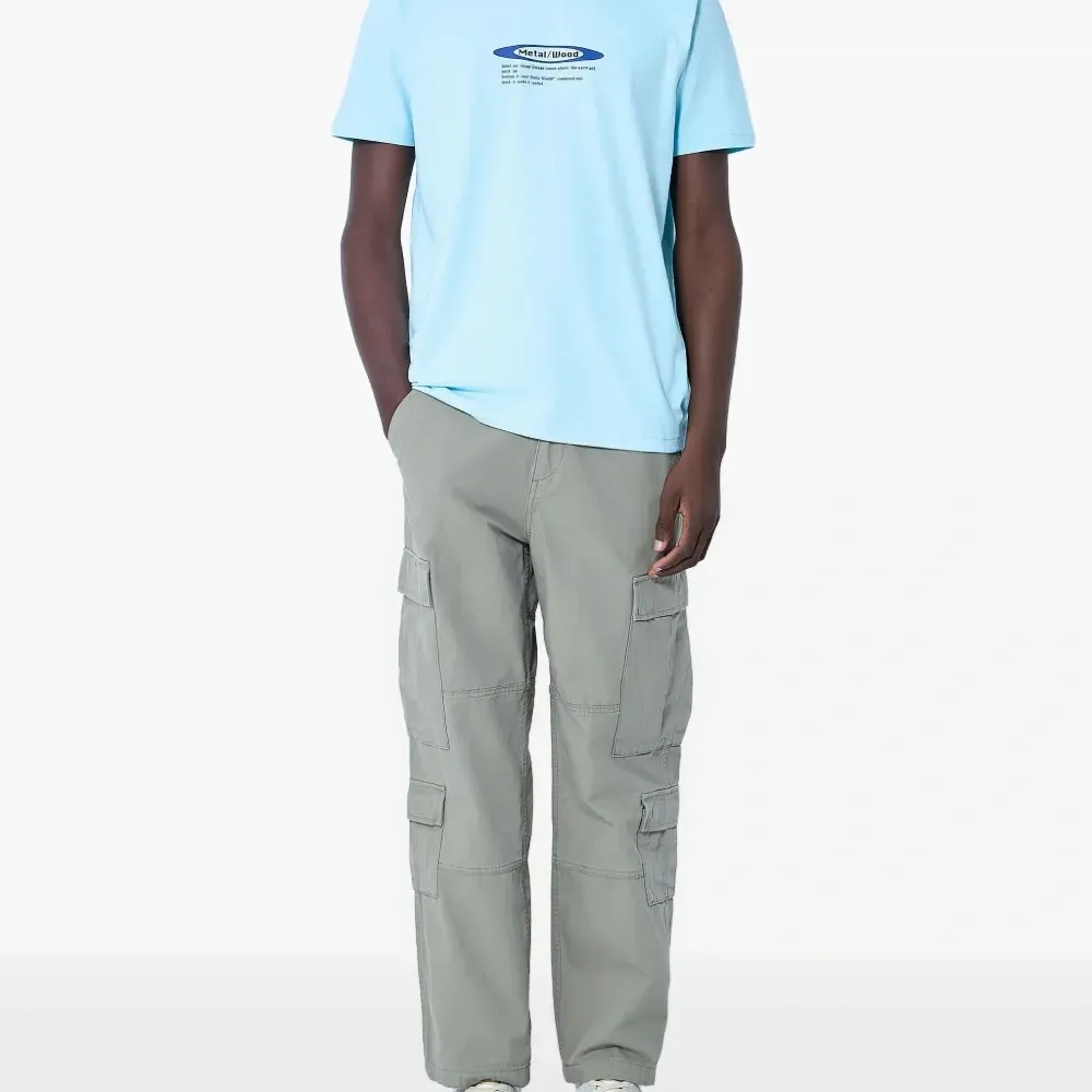 футболка с логотипом