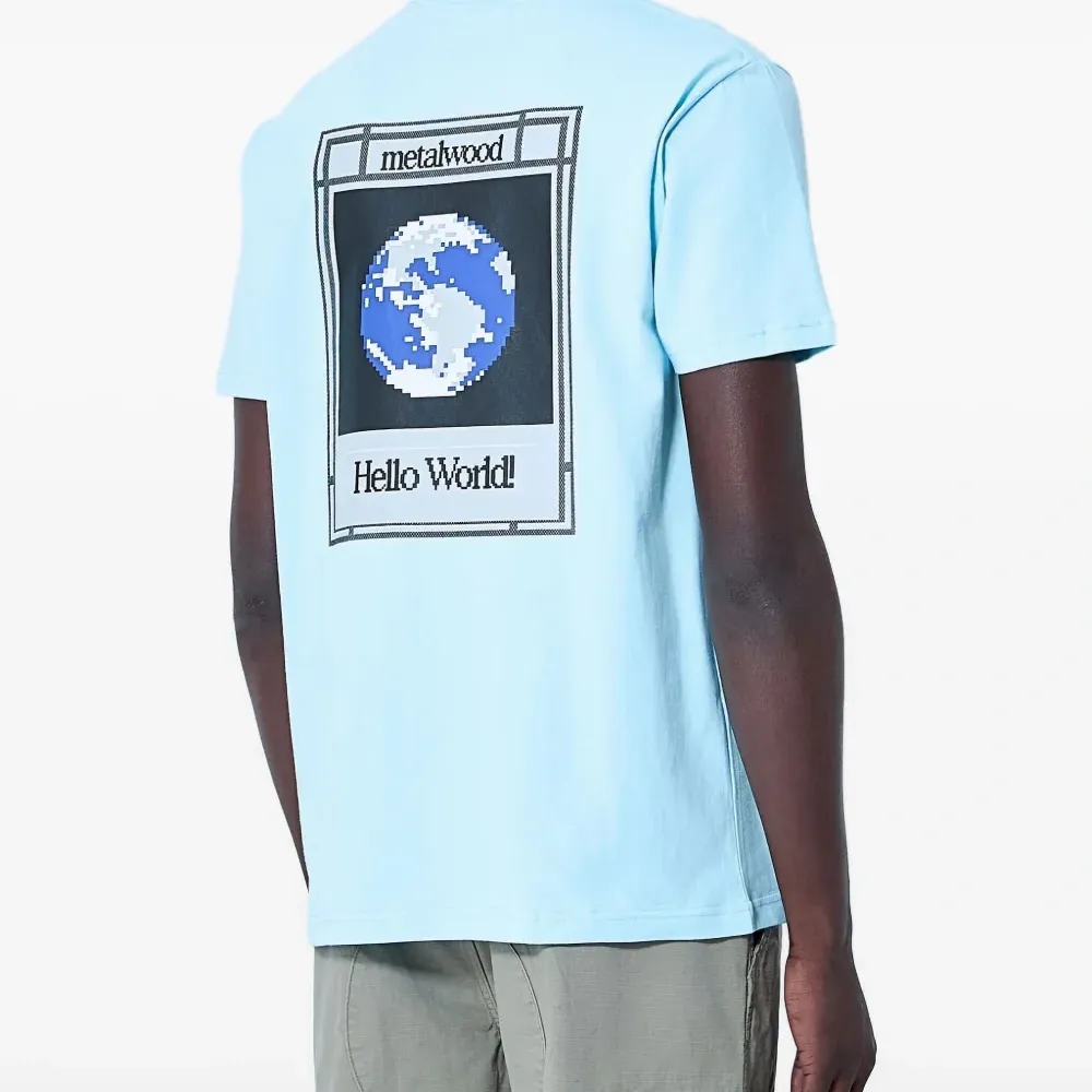 футболка с логотипом