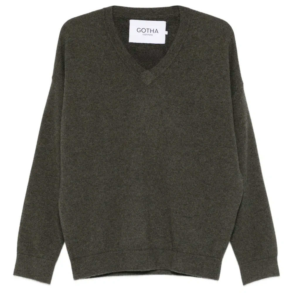 Свитер с V-образным вырезом