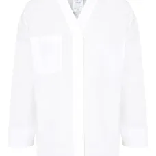 Футболка с V-образным вырезом и карманом