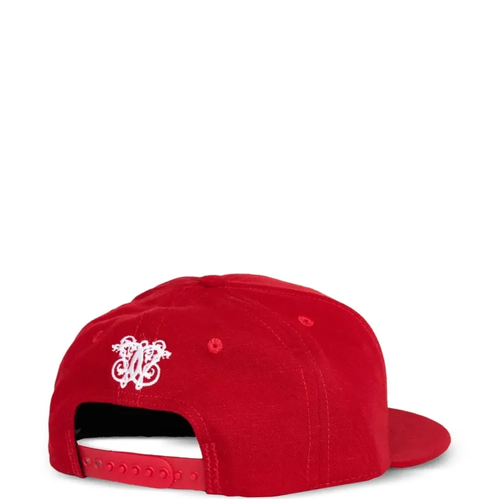 кепка с вышивкой América