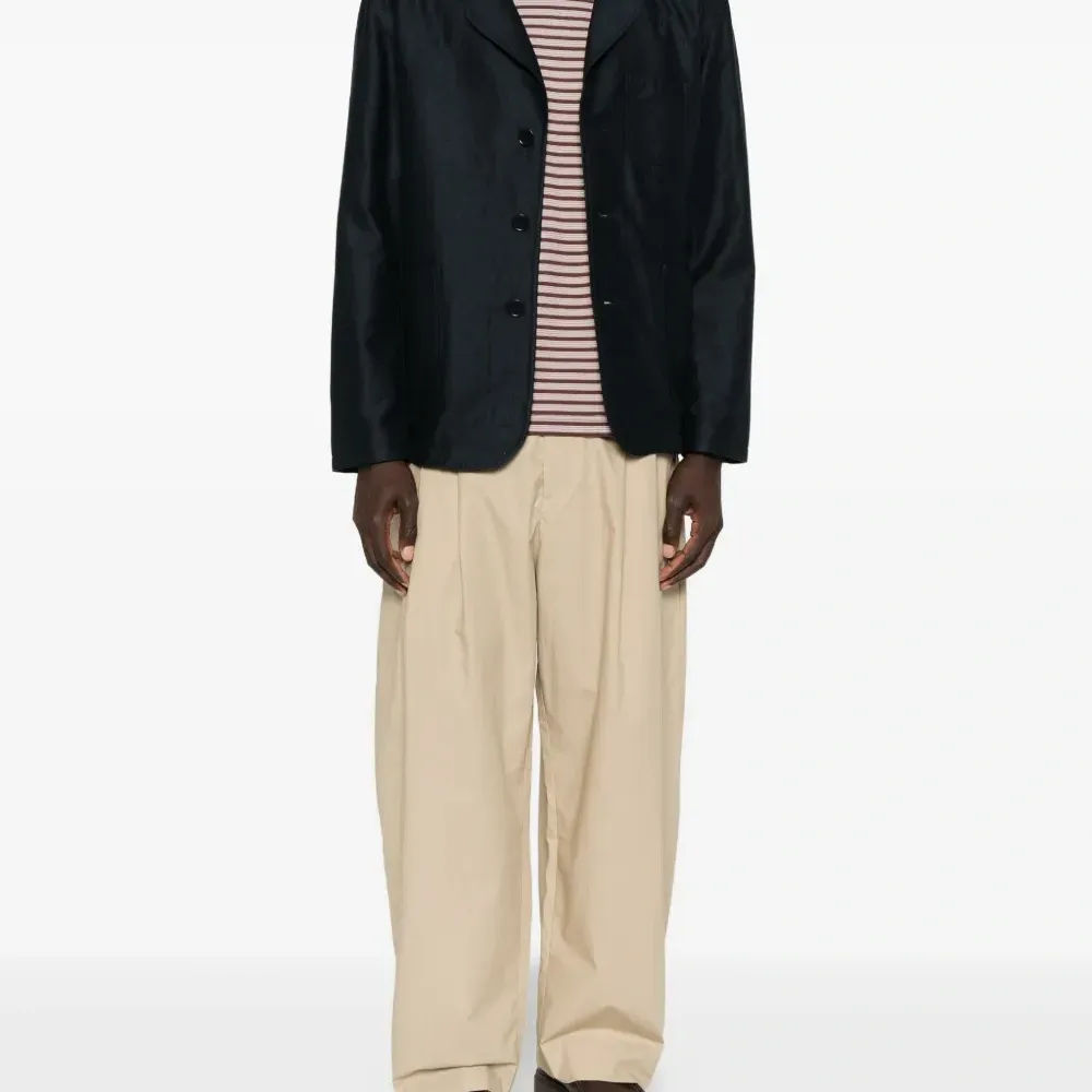 Пиджак с накладными карманами