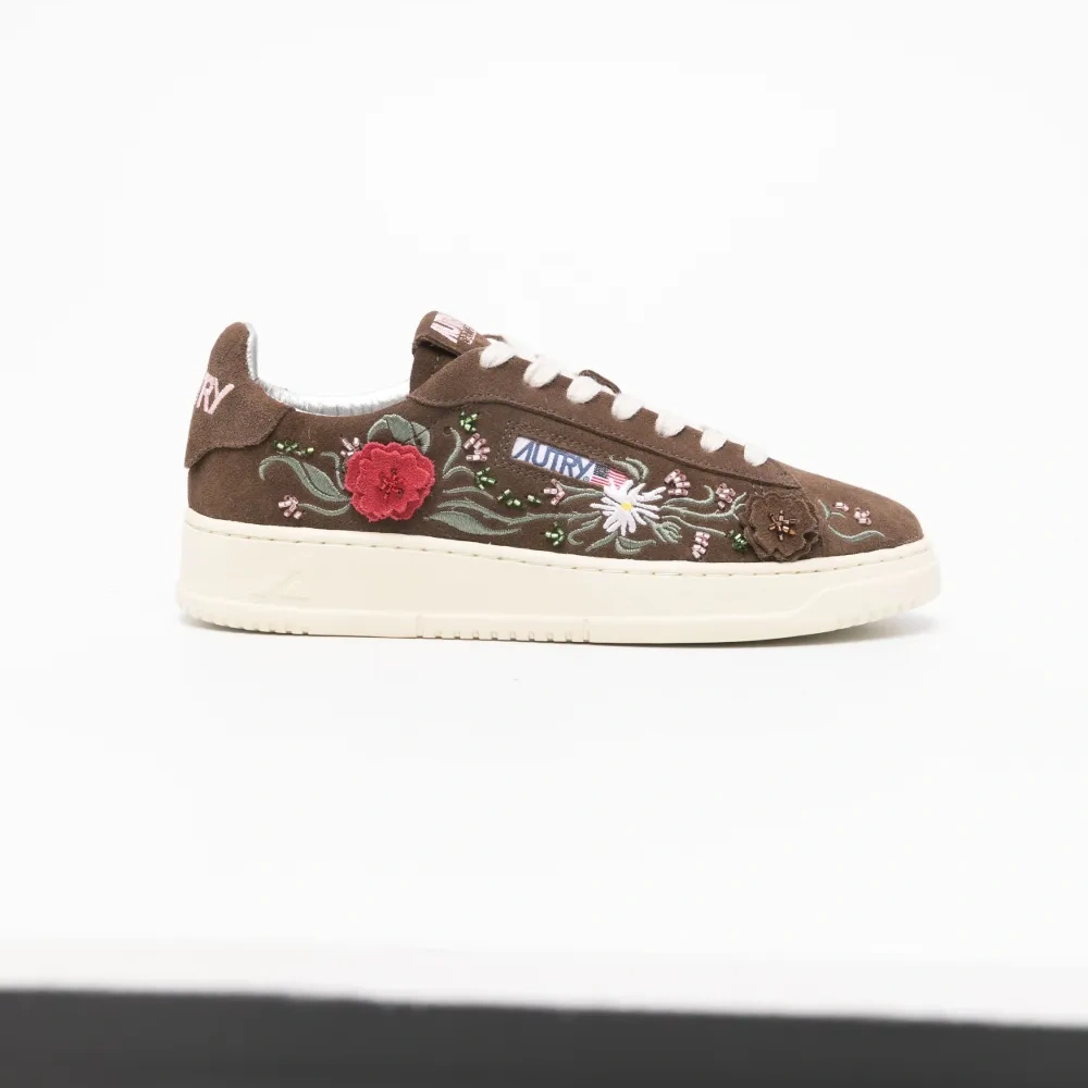 Кроссовки с вышивкой Кроссовки с вышивкой