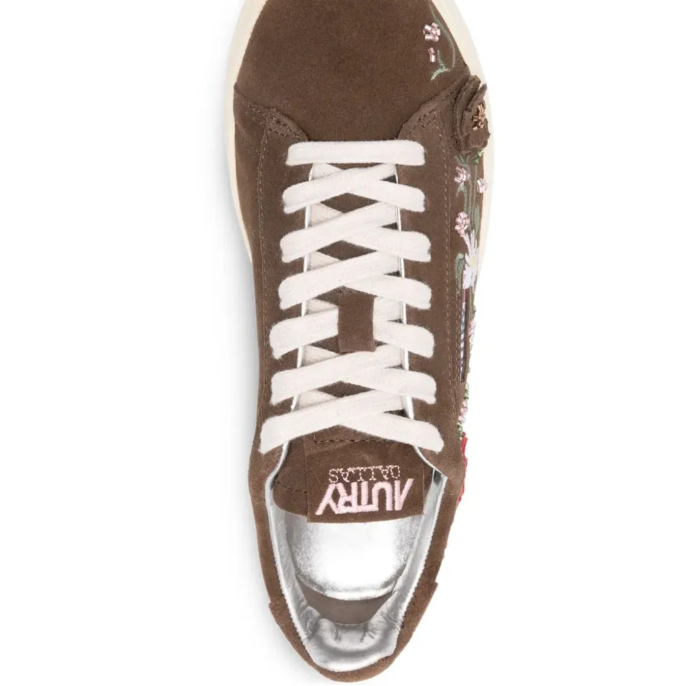 Кроссовки с вышивкой