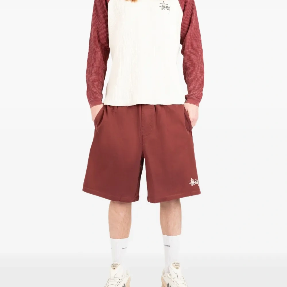 Спортивные шорты с вышитым логотипом