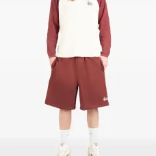 Спортивные шорты с вышитым логотипом