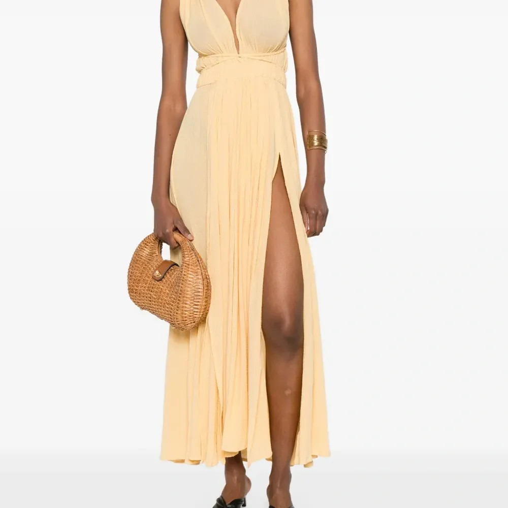 Расклешенное платье миди