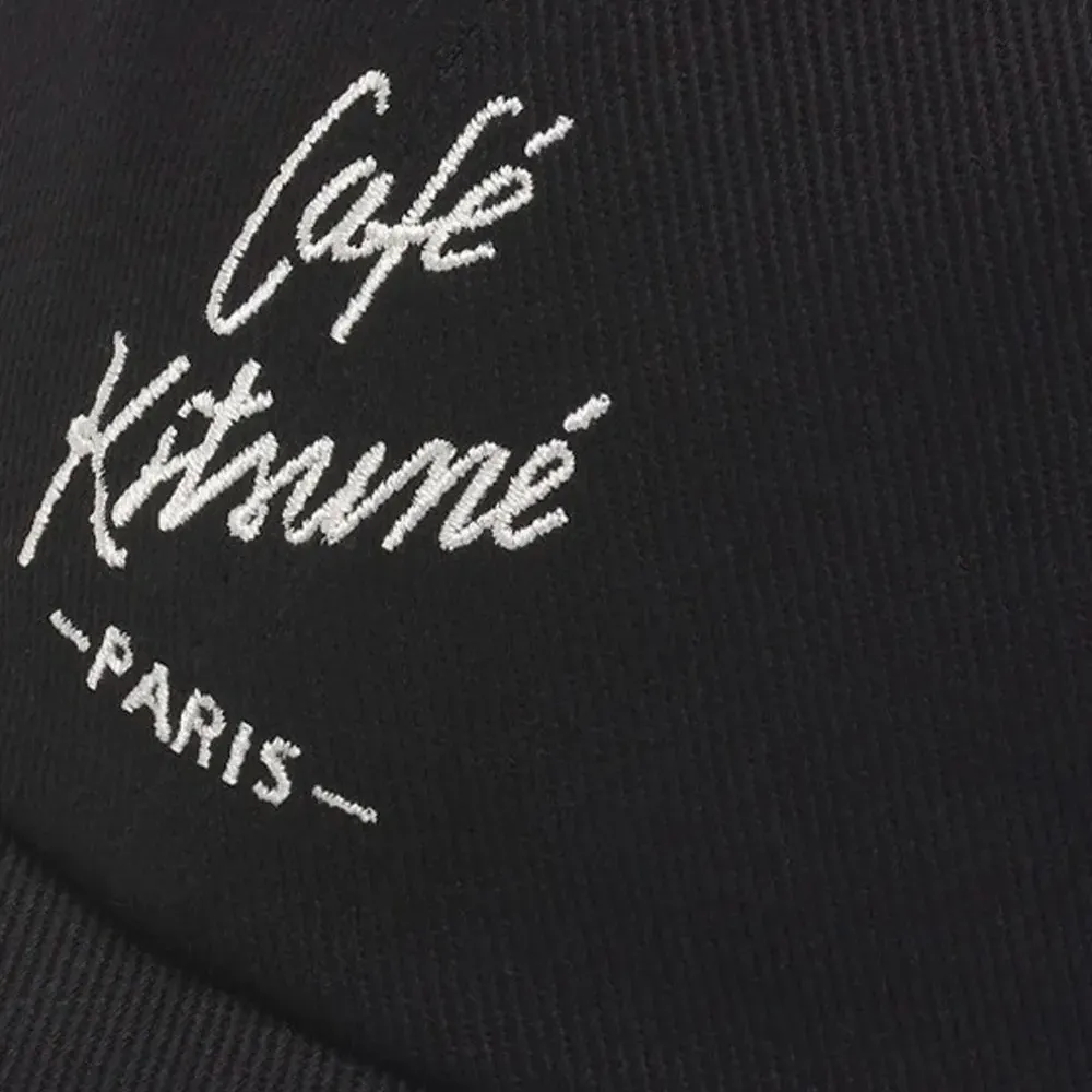 Бейсболка с вышитым логотипом