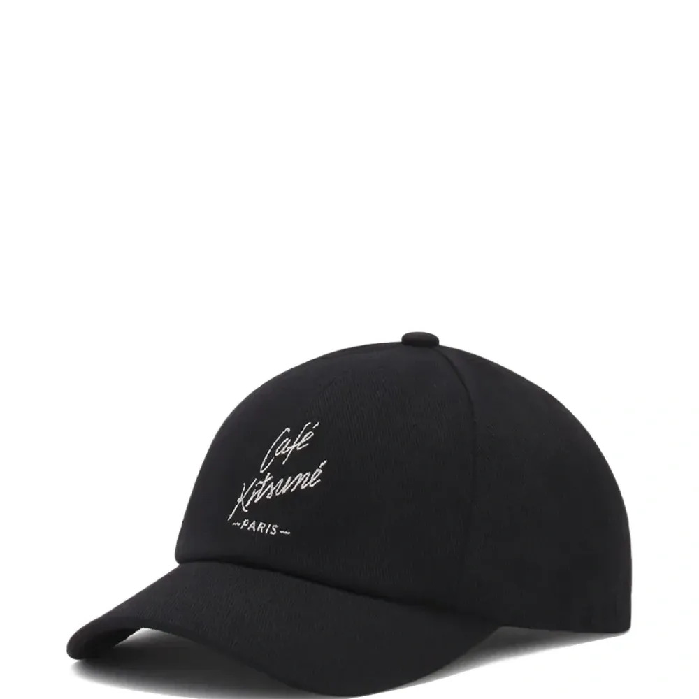 Бейсболка с вышитым логотипом