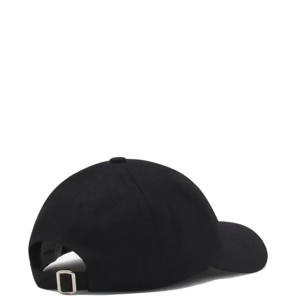 Бейсболка с вышитым логотипом