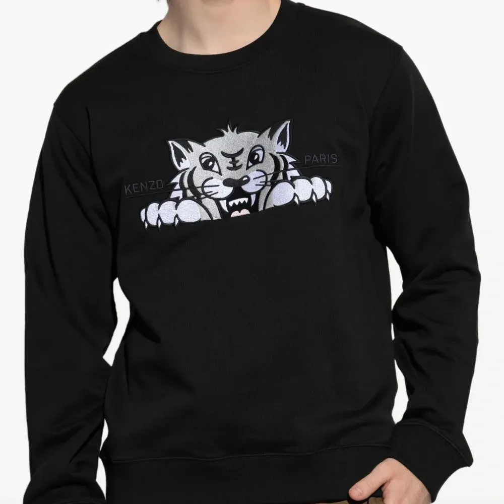 Толстовка с графичным принтом