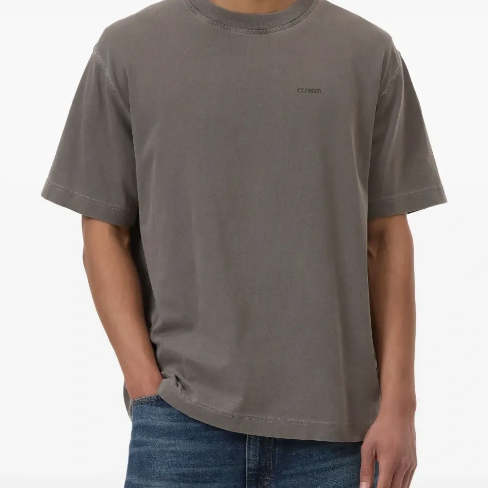 футболка с круглым вырезом