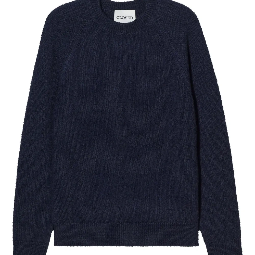 свитер с рукавами реглан