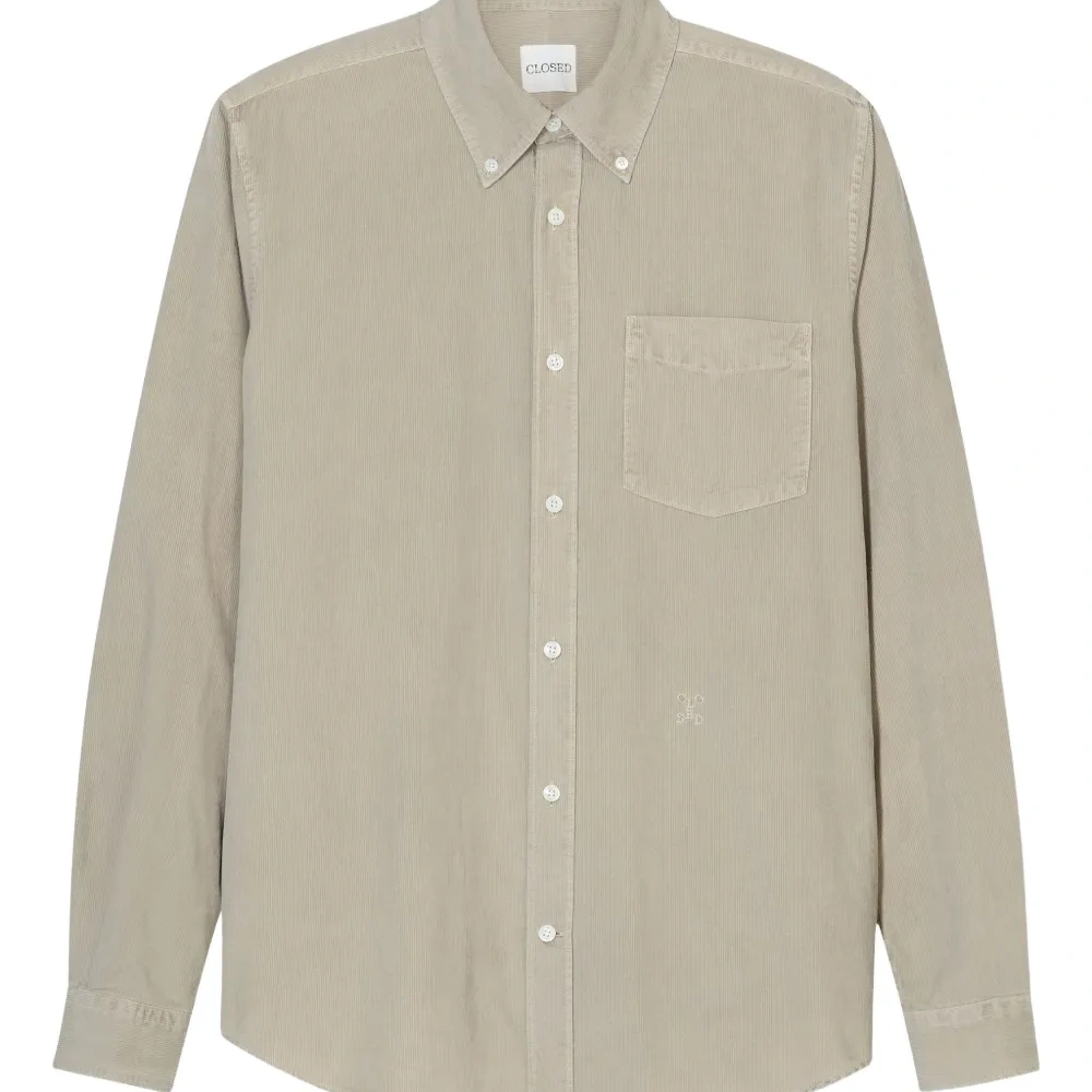 вельветовая рубашка на пуговицах