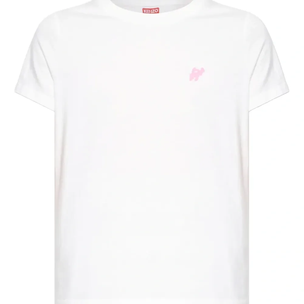 Футболка с вышитым логотипом