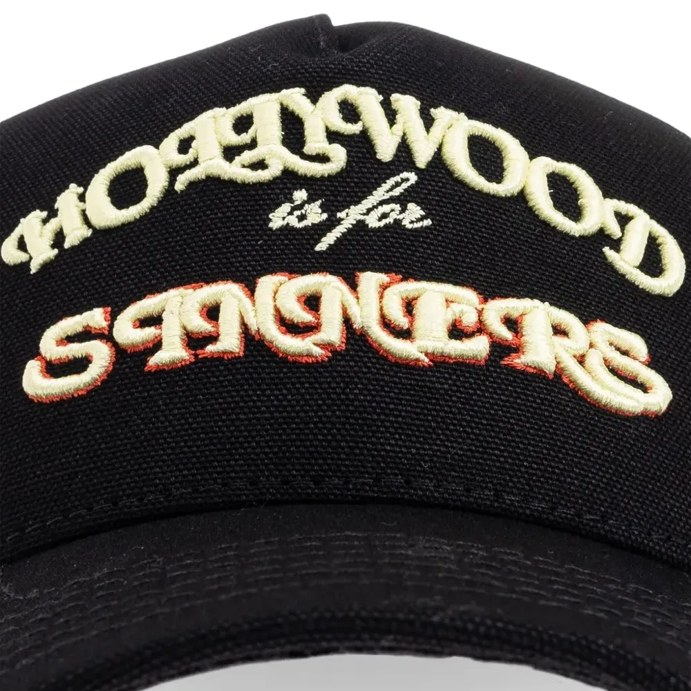 Бейсболка с вышитым логотипом Бейсболка с вышитым логотипом