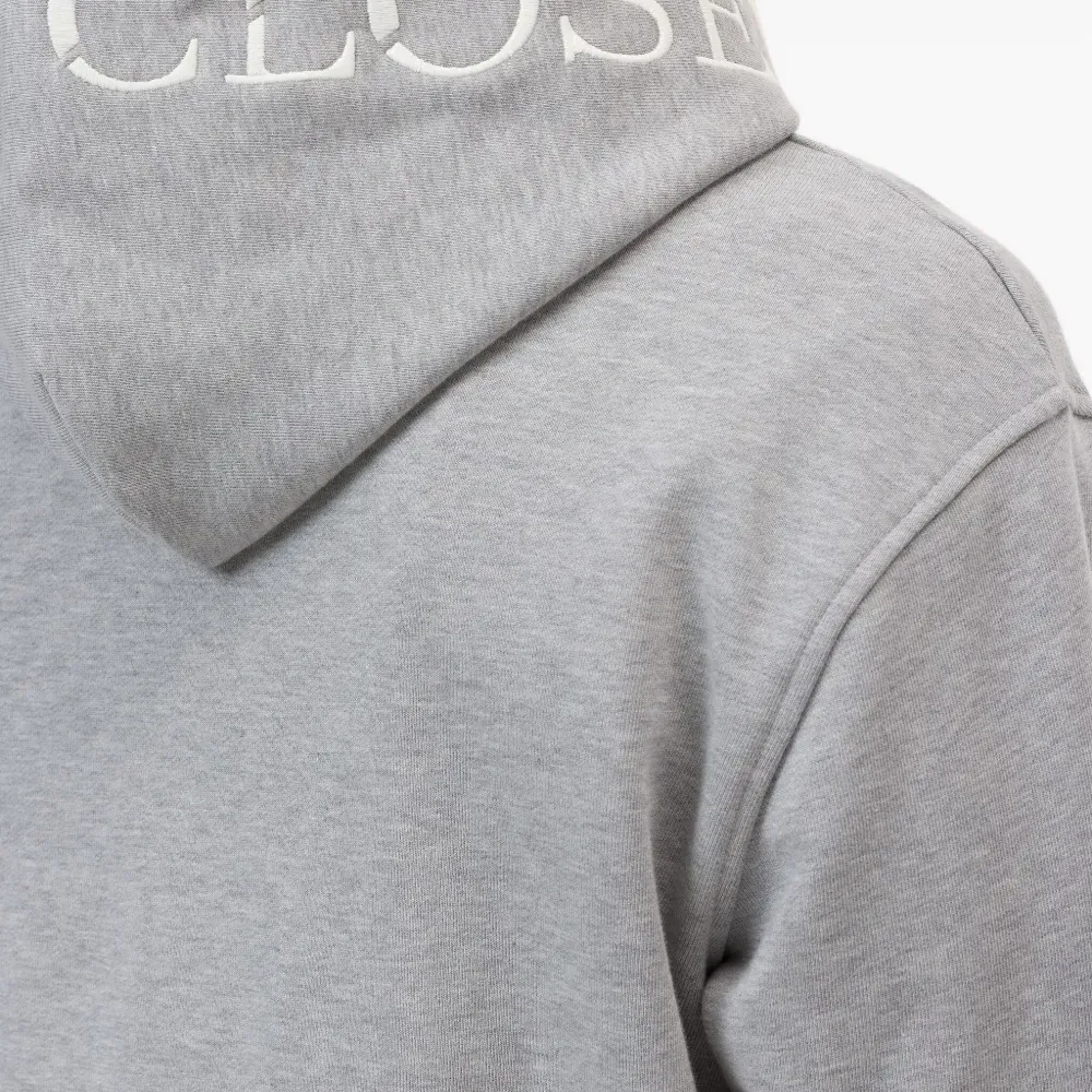 худи с вышитым логотипом