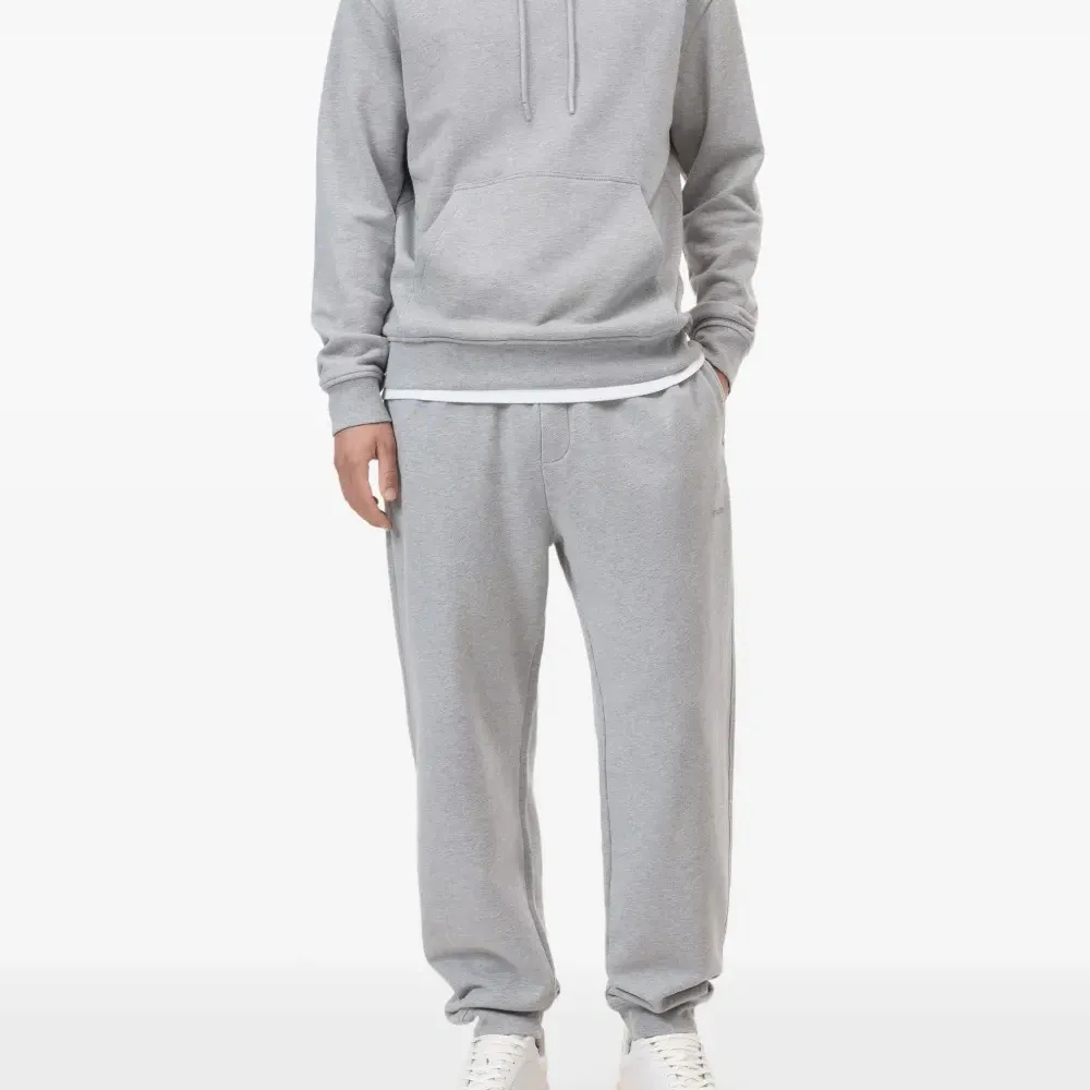 худи с вышитым логотипом