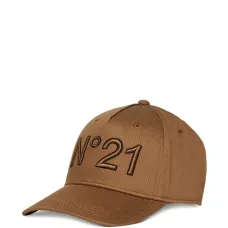 бейсболка с вышитым логотипом