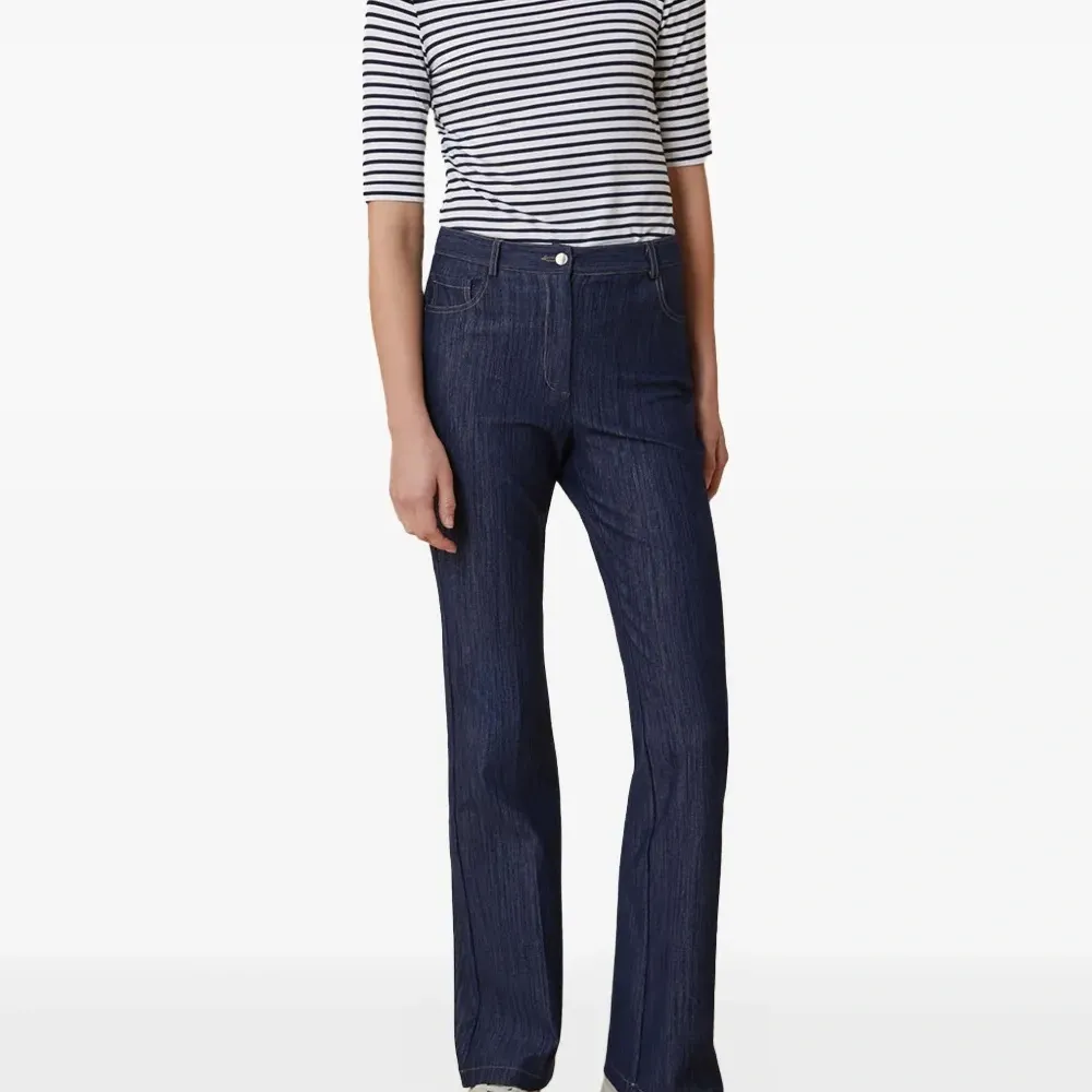 джинсы на пуговицах