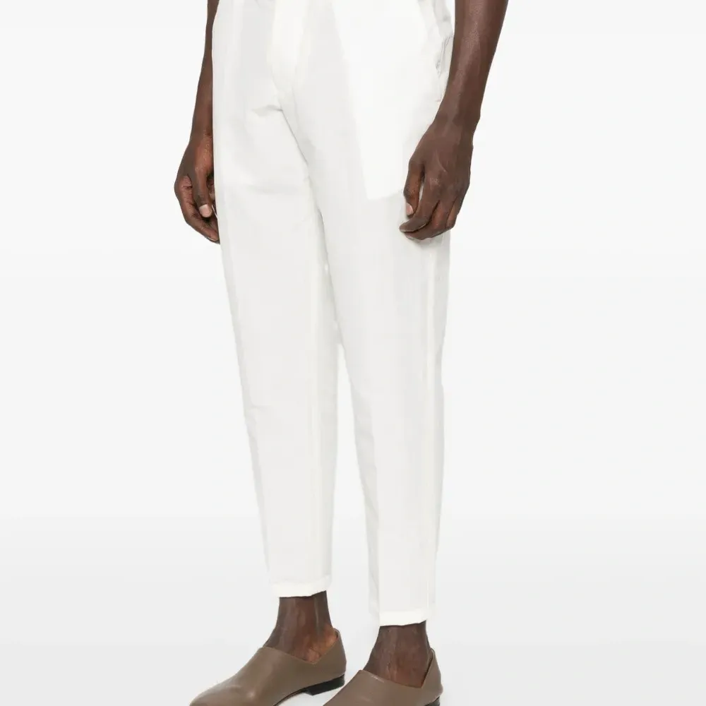 Брюки на пуговицах