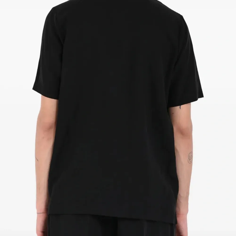 футболка с круглым вырезом