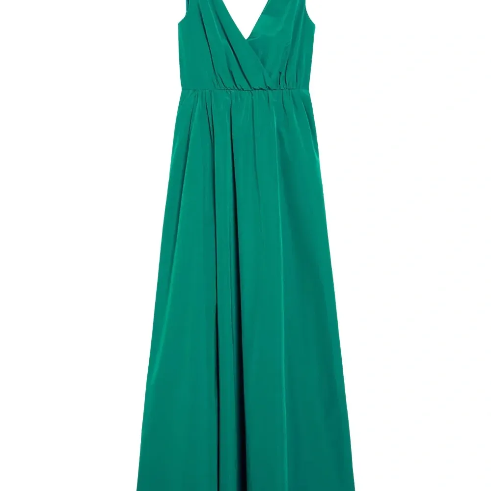 платье макси с V-образным вырезом